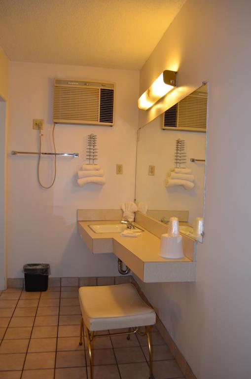 إنديو Tropics Motor Hotel الغرفة الصورة