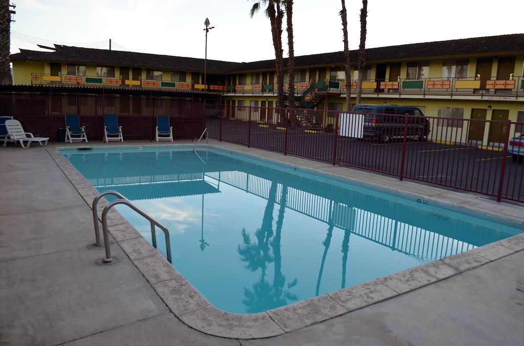 إنديو Tropics Motor Hotel المظهر الخارجي الصورة